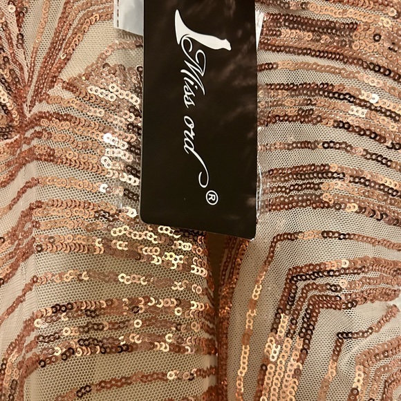 NWT One Shoulder Mermaid Sequin Maxi Gold Prom Dress - Picture 3 of 7